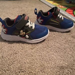 Little kids size 7 Mickey Mouse sneaker NWOT